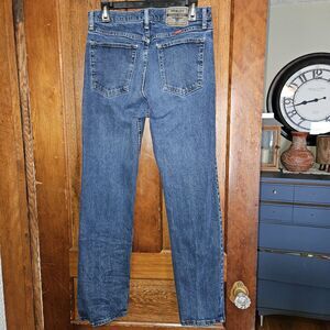 Wrangler 32 X 32  Medium Wash Relaxed Straight Leg Jeans Actually 30x31